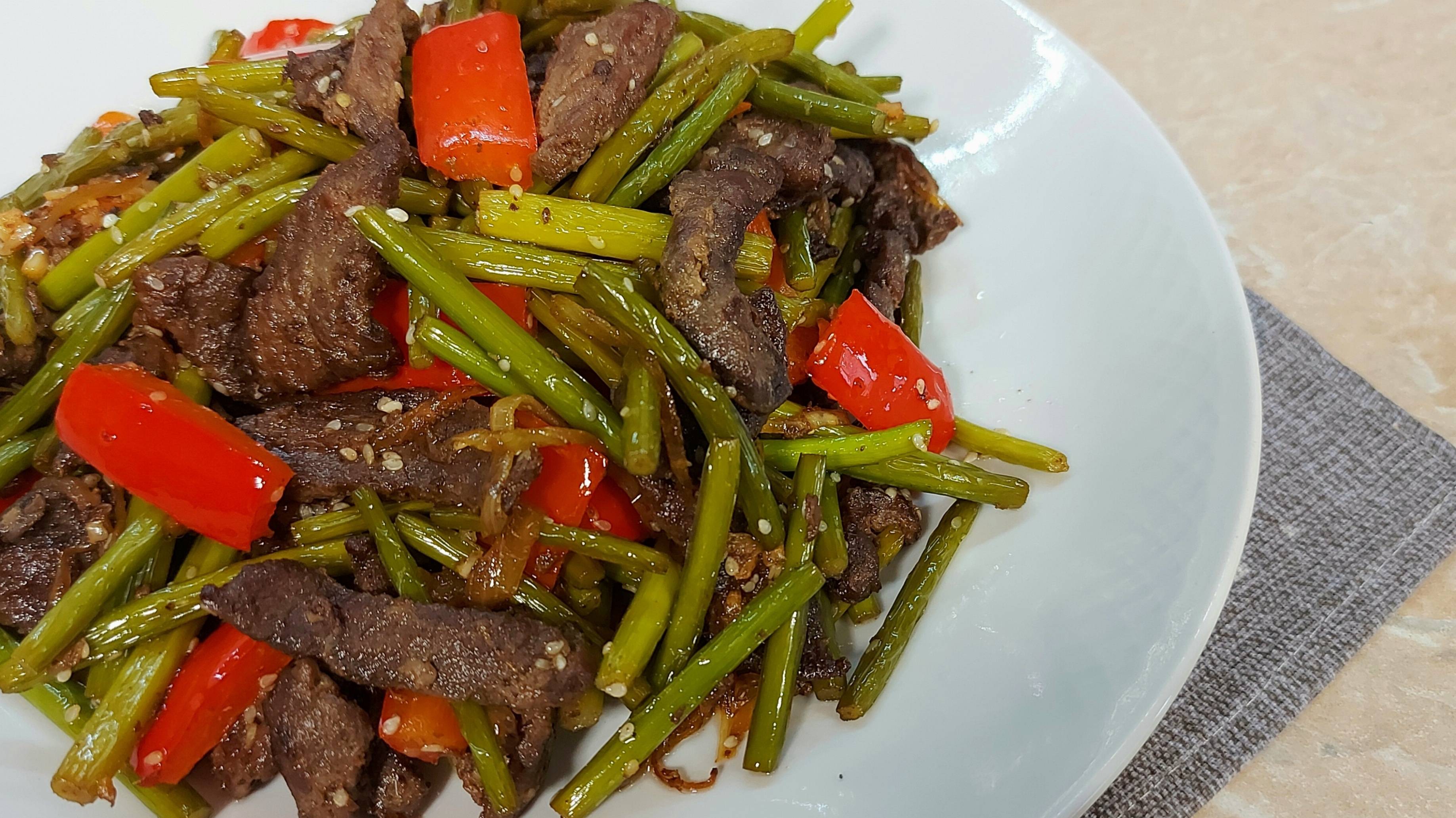 Говядина с чесночными стрелками смотреть онлайн