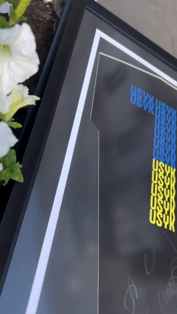 Рамка для футболки #Усіка з автографом з фото і пам'ятн смотреть онлайн