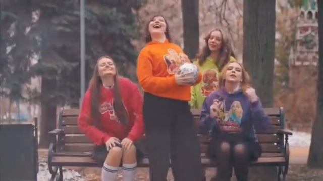 яркий худи Аня топ Ксюша топ Каролина топ Саша топ и чи