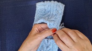 Шапка с поперечными косами спицами.