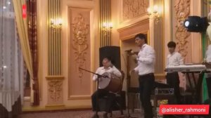 Мубинчон Холиков дар тӯй овози зинда суруди Ишки аввал аз шодравон Музаффар Ашуров