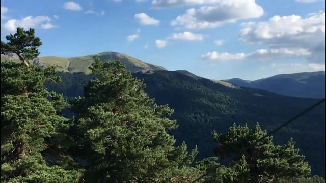 Вид на Роман-Кош и горную гряду в Крыму