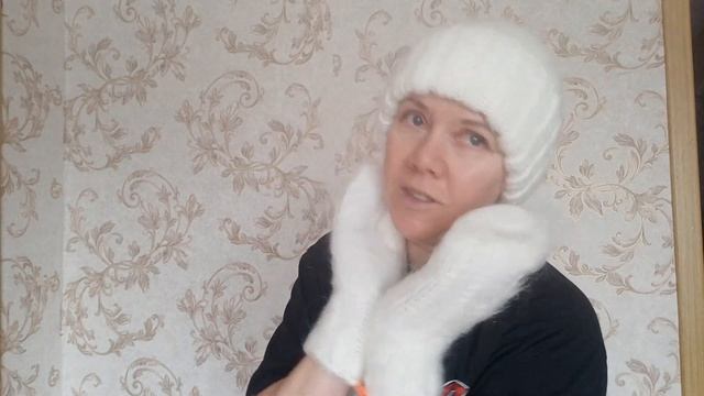 Скидка на пуховые комплекты Шапка и варежки по приятн?