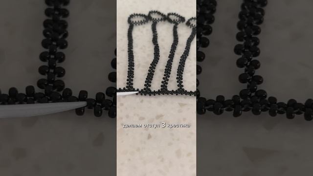 Туториал на браслет-перчатку из бисера 🖤 смотреть онлайн