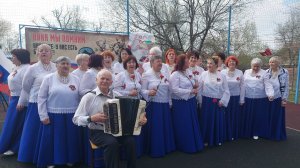 В парке победы.Народный хор ветеранов "Жемчуга" п. Трудовое  и хор "Радуга" СОШ № 71 г. Владивосток