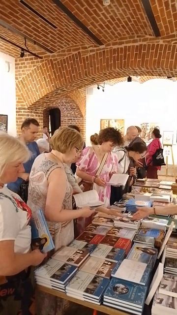 10.07.24. 005. Ознакомление с книгами, иконами, афонскими сувенирами архондарика смотреть онлайн