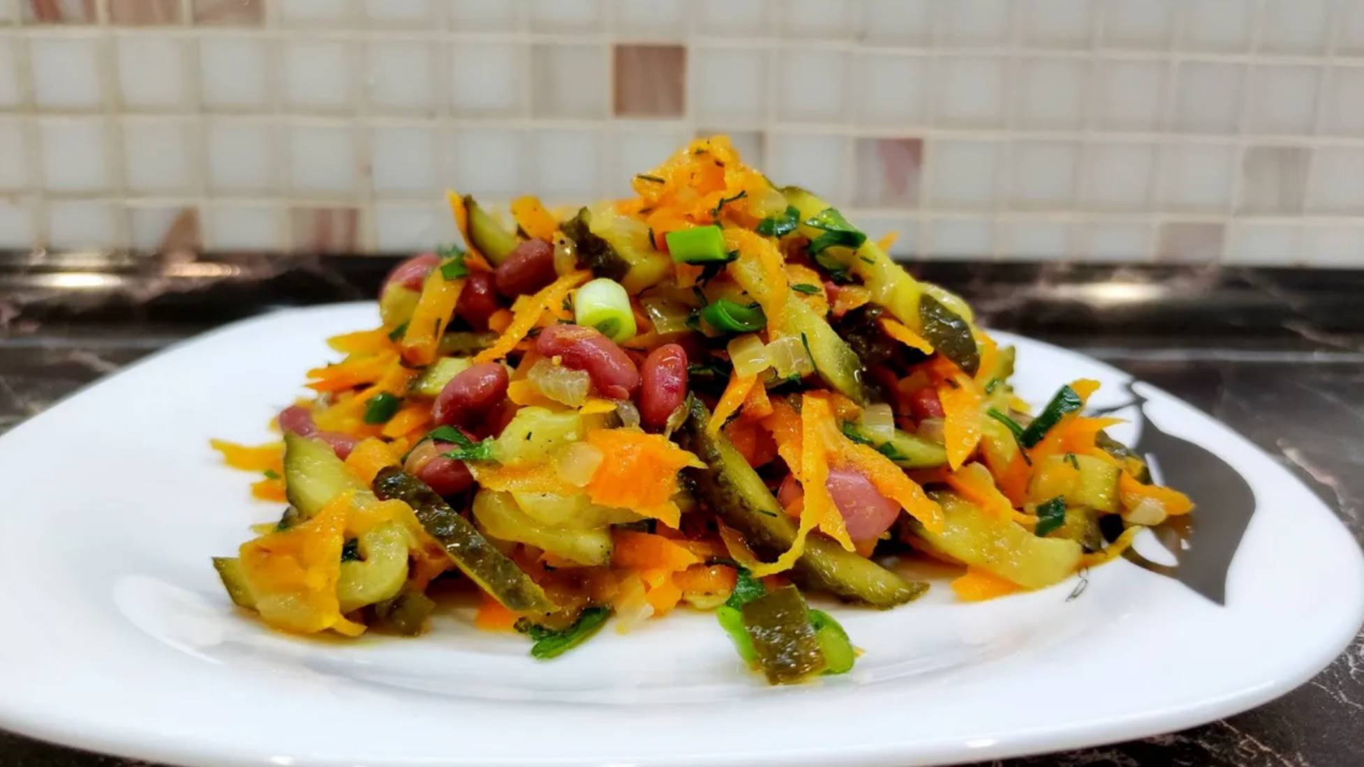 Почти корейский а может и лучше. Тёплый овощной салат. Рецепт салата. смотреть онлайн