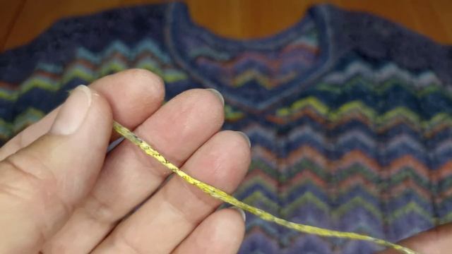 Туника с кружевными вставками спицами из пряжи Noro смотреть онлайн