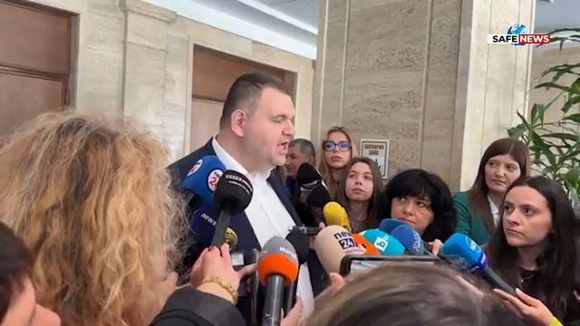 Пеевски: Кирил Петков е като един сладък пудел, който ще драска на вратата в Банкя