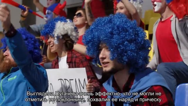 72-летняя Пугачева пришла в гости к друзьям в эффектном смотреть онлайн