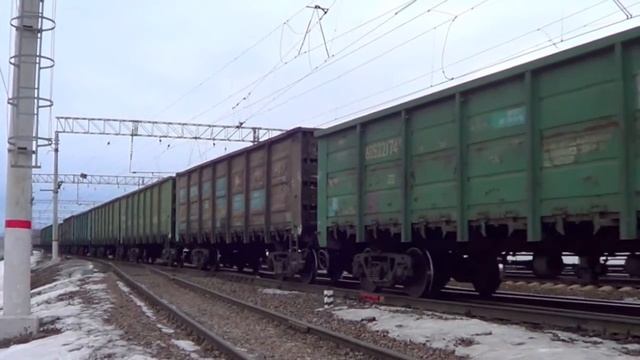 ЧМЭ3-3888 с маневровым грузовым поездом