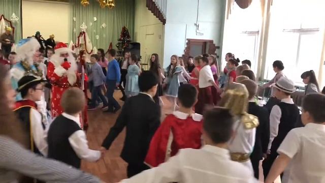 елка в школе 2017