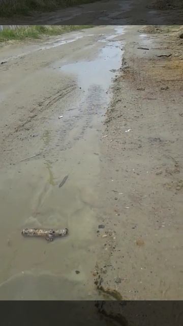 Порыв водопровода размывает дорогу в Охе смотреть онлайн