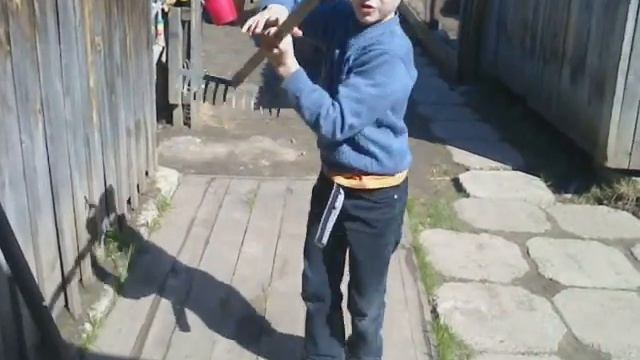 бедный пацан с граблями 2 часть