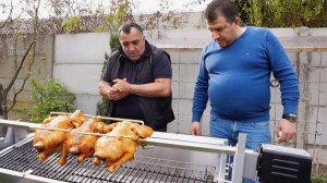 ТРИ КУРИЦЫ-ГРИЛЬ НА ВЕРТЕЛЕ