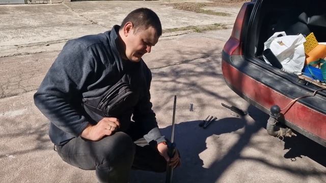 Заміна задніх амортизаторів, опорників, відбійників і