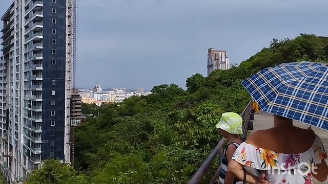 Обзорная площадка Паттайя.  Фудкорт в Централ Марина.