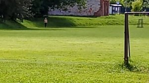 МАЛЬЧИК СХОДИТ С УМА И БЕГАЕТ БЕЗ ФУТБОЛКИ!!!