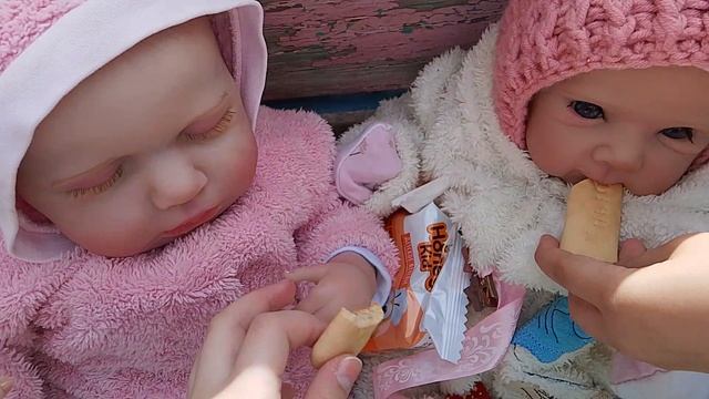 Влог мы с подругой и четырьмя реборнами на улице гуляем смотреть онлайн