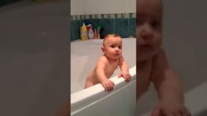 Как дети любят купаться ! Приколы с детьми смотреть приколы с детьми смешные дети
