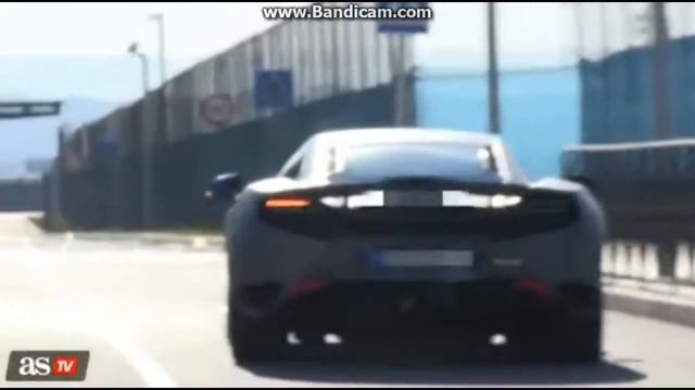 Криштиану прибыл на тренировку на своем роскошном автомобиле McLaren MP4 смотреть онлайн