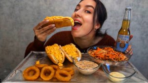 МУКБАНГ | ХОТ ДОГ С СЫРНОЙ КУКУРУЗОЙ | ЛУКОВЫЕ КОЛЬЦА САЛАТ И CORONA 0,0 |