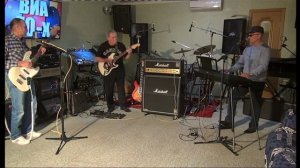 "Я иду тебе на встречу". Исполняет кавер-группа "Белый Омут".