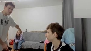 МАФАНЯ ИРЛ ПРАНК МЛАДШЕМУ БРАТУ МЕШАЮТ ИГРАТЬ В МАЙНКРАФТ