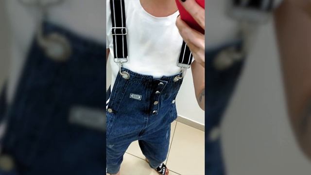 Стильный женский комбинезон из темного денима с футбо