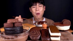 КОРЕЙСКИЙ ШОКОЛАДНЫЙ ДЕСЕРТ С ПЕЧЕНЬКАМИ: МУКБАНГ ASMR НЯМ-НЯМ