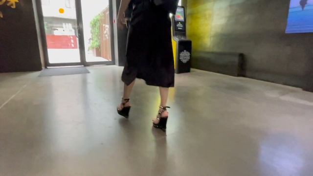 Очень удобные босоножки, могу в них гулять целый день ?