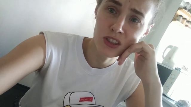 vlog я ей никак не помогаю