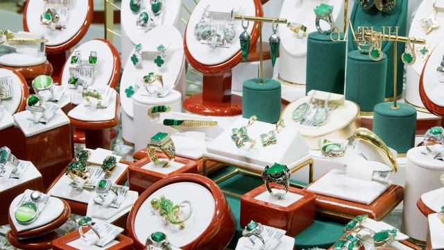 Драгоценные камни синего и зеленого цвета в 2025 году смотреть онлайн