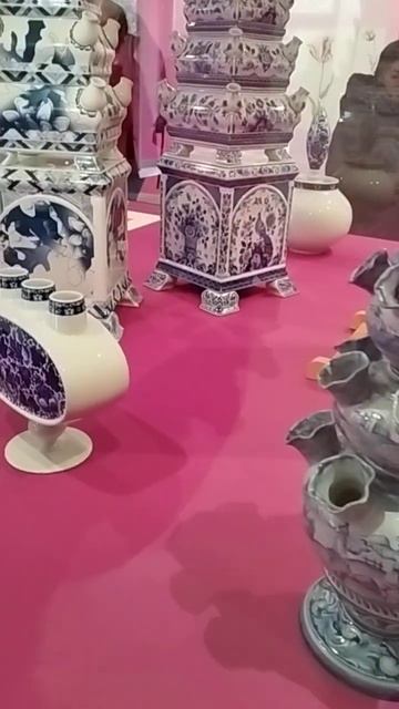 Тюльпановаза, вазы для тюльпанов, фарфор, фото, парк Кёйкенхоф,Голландия.Vases For Tulips, Porcelai