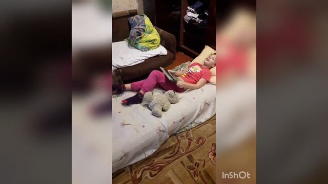 Девочка с планшетом