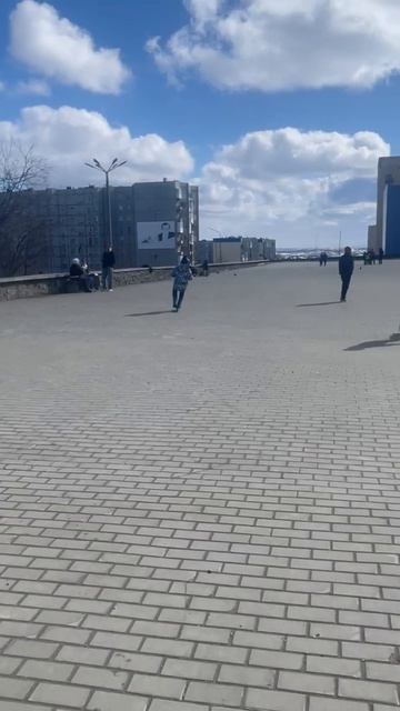 Я катаюсь на самокате смотреть онлайн