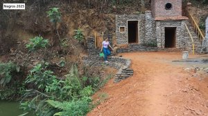 София 18. Продолжает строить помещения в горе