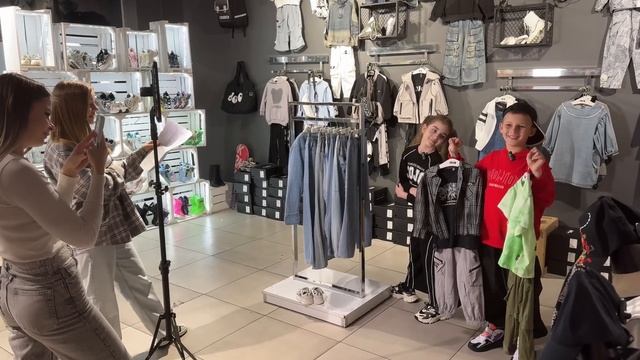 VLOG Алиса и её друзья снимаются в рекламе дизайнерской