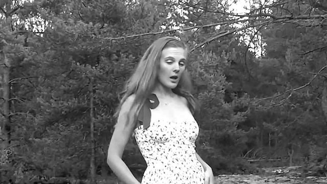 Синий синий голубой . ЗОИ танцует в синем платье.Blue blue b смотреть онлайн