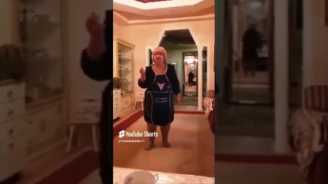 Три девицы под окном☝️Целку я давно искал,ты и есть м? смотреть онлайн