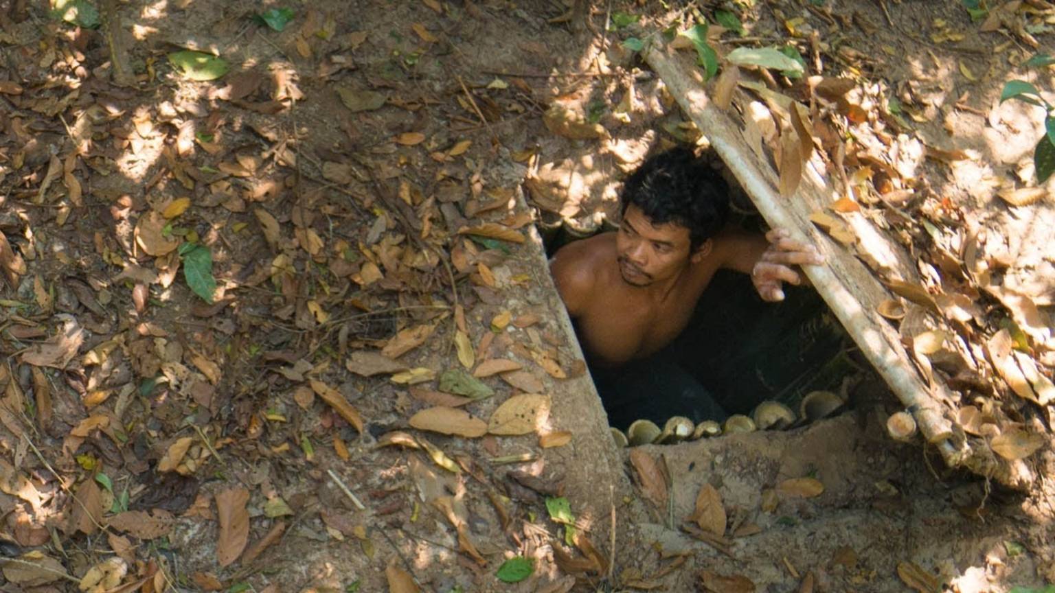 "Дом-невидимка: строим по древней технологии (бамбук + земля)" смотреть онлайн