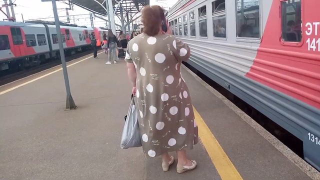 Электропоезд эт2м-141 Сообщением Шапки Санкт-Петербург