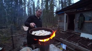 Рыбалка на севере. Ловим рыбу на квадратные. Живём на озере. Жарим рыбу на турбо-печке. Тайга.