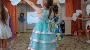 Вальс цветов в детском саду П.И.Чайковский Танец с цве?