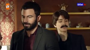 Хидоят кисми 127, Мелис падари Камоли сиёхро бо модараш чанд меандозад