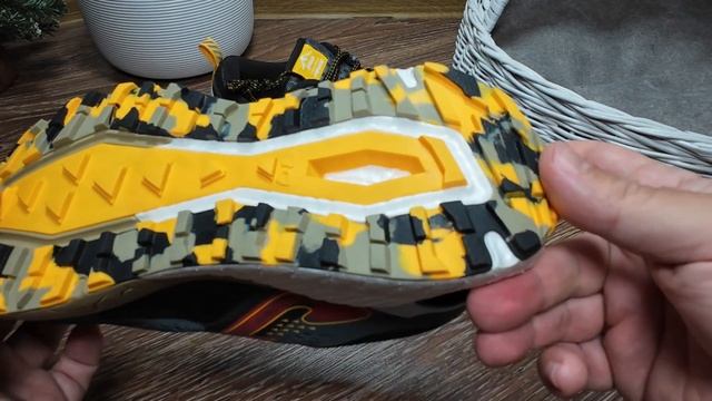 Joma Rase Negro качественные  Испанские кроссовки из Китая