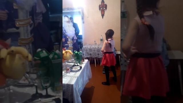 Девушка мороз и снегурочка