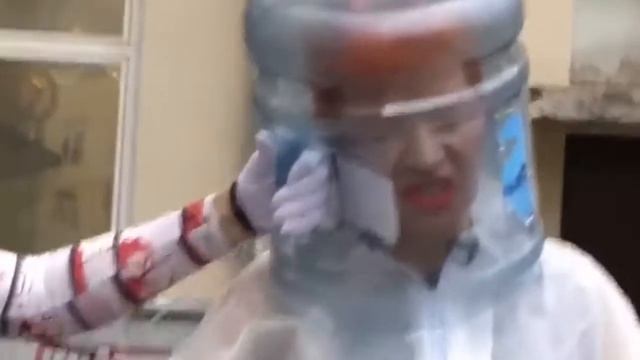 Гоген Солнцев сходит с ума с бабушками на карантине