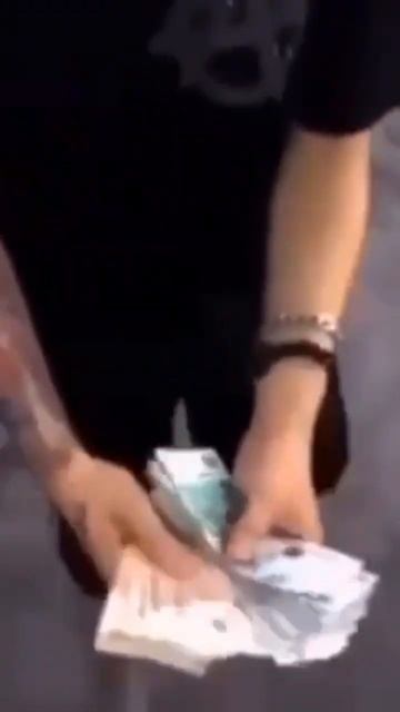 мем богатый чел