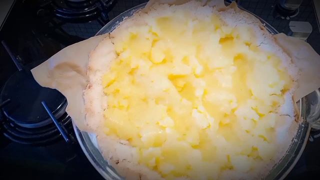 Лимонный песочный пирог с безе.